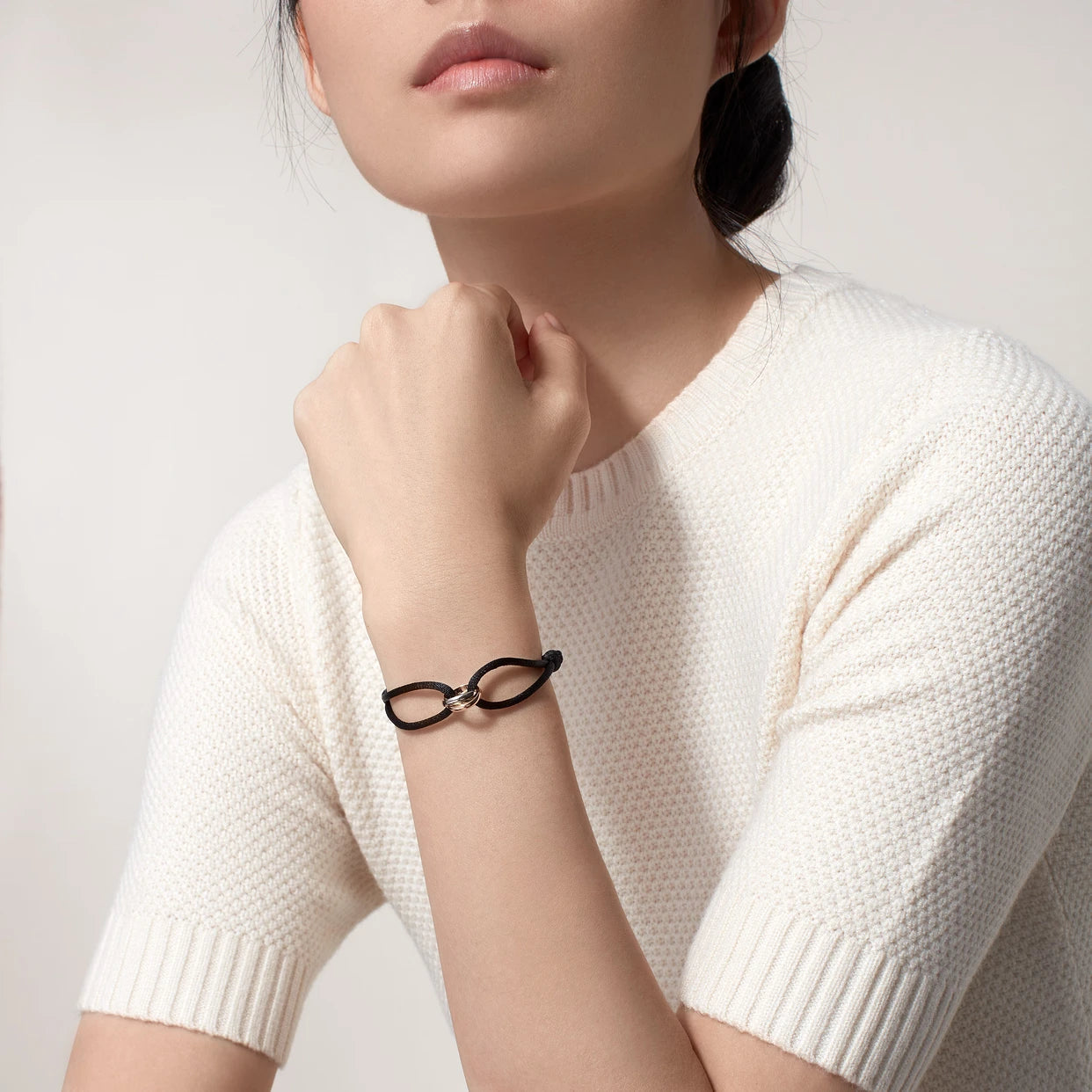 Elegant Tri-Tone Interlocked Bracelet for Stylish Harmony