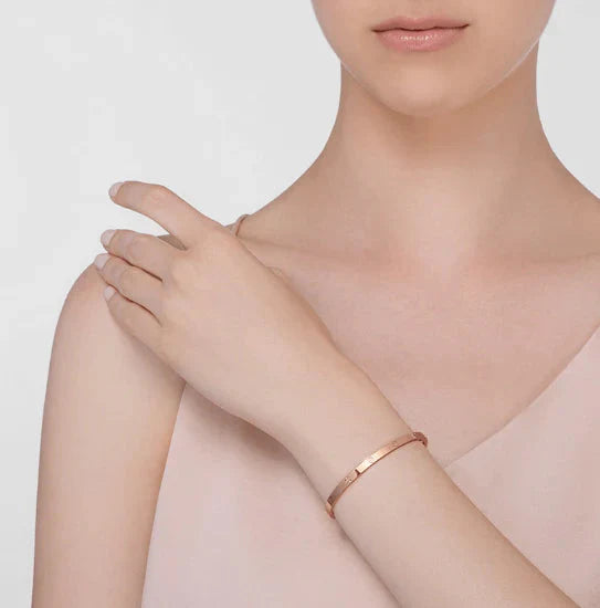 Elegant 18K Gold Classic Love Bracelet